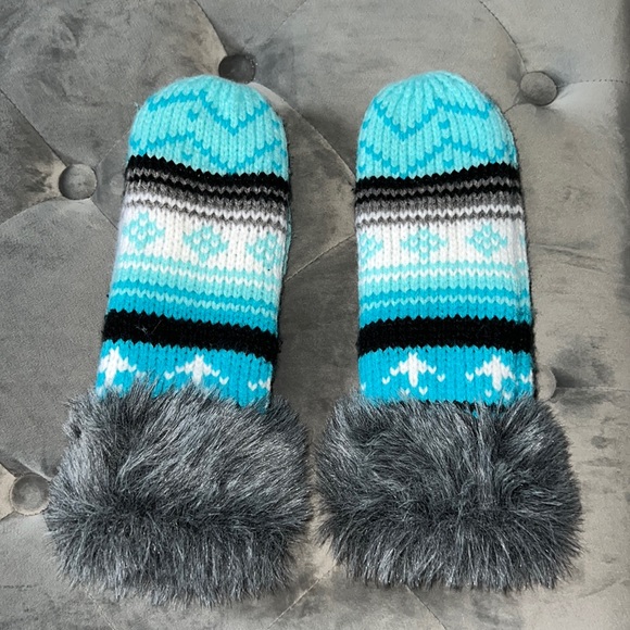 Mittens - Picture 2 of 2